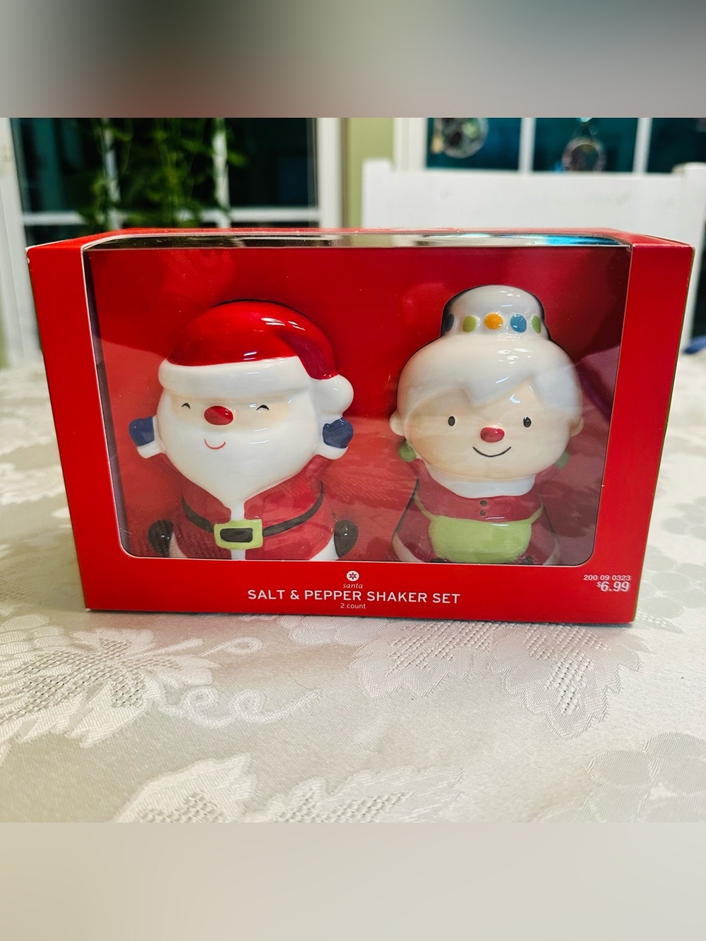 2012 Target Santa & Mrs. Claus Ceramic Salt & Pepper Shaker Set Pristine